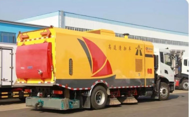 東風(fēng)天錦18噸多功能高速清掃車圖片3