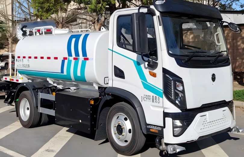 程力壹為純電動(dòng)多功能抑塵車