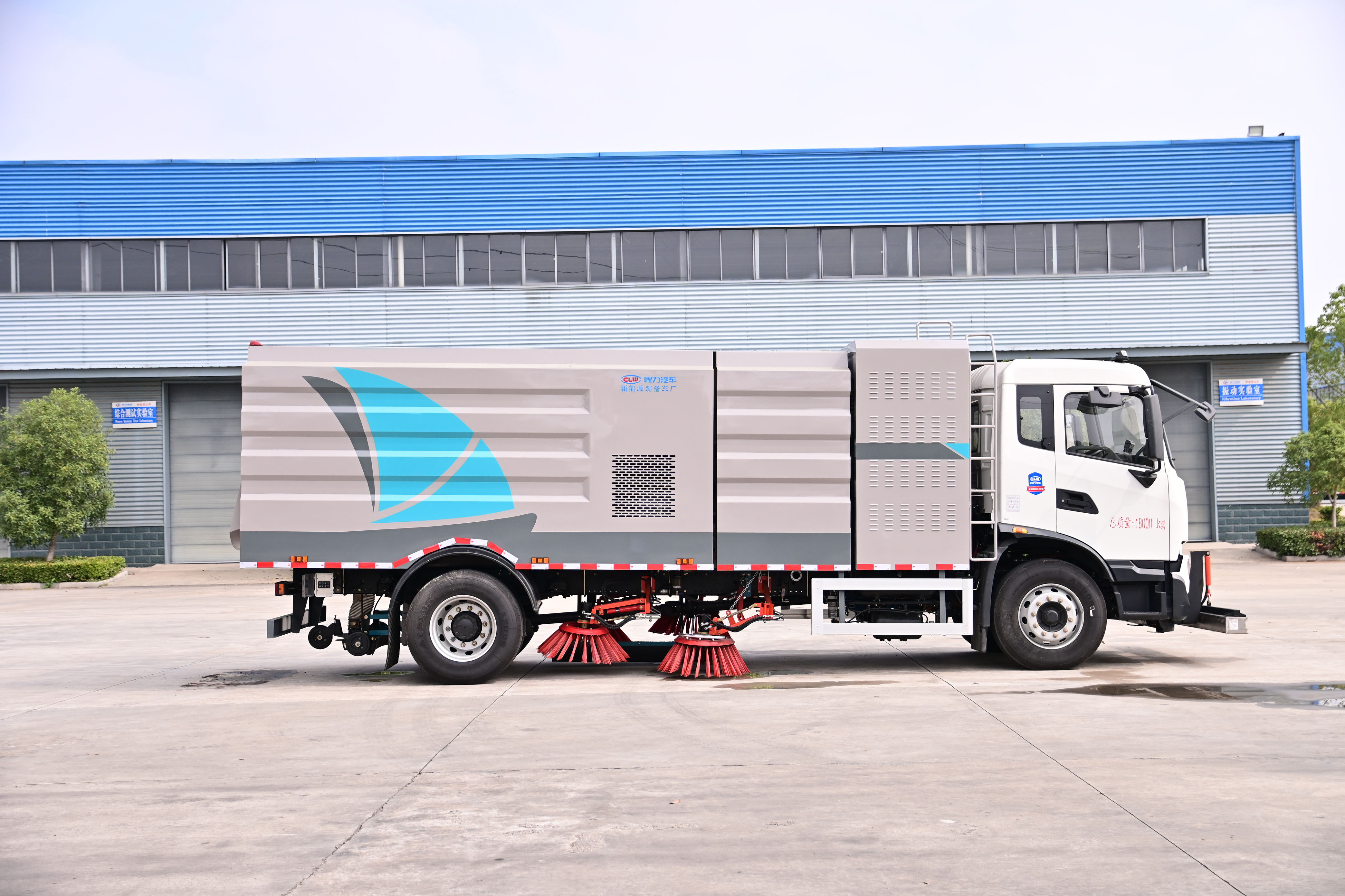 東風天錦純電動12方掃路車加裝機場專用圖片3