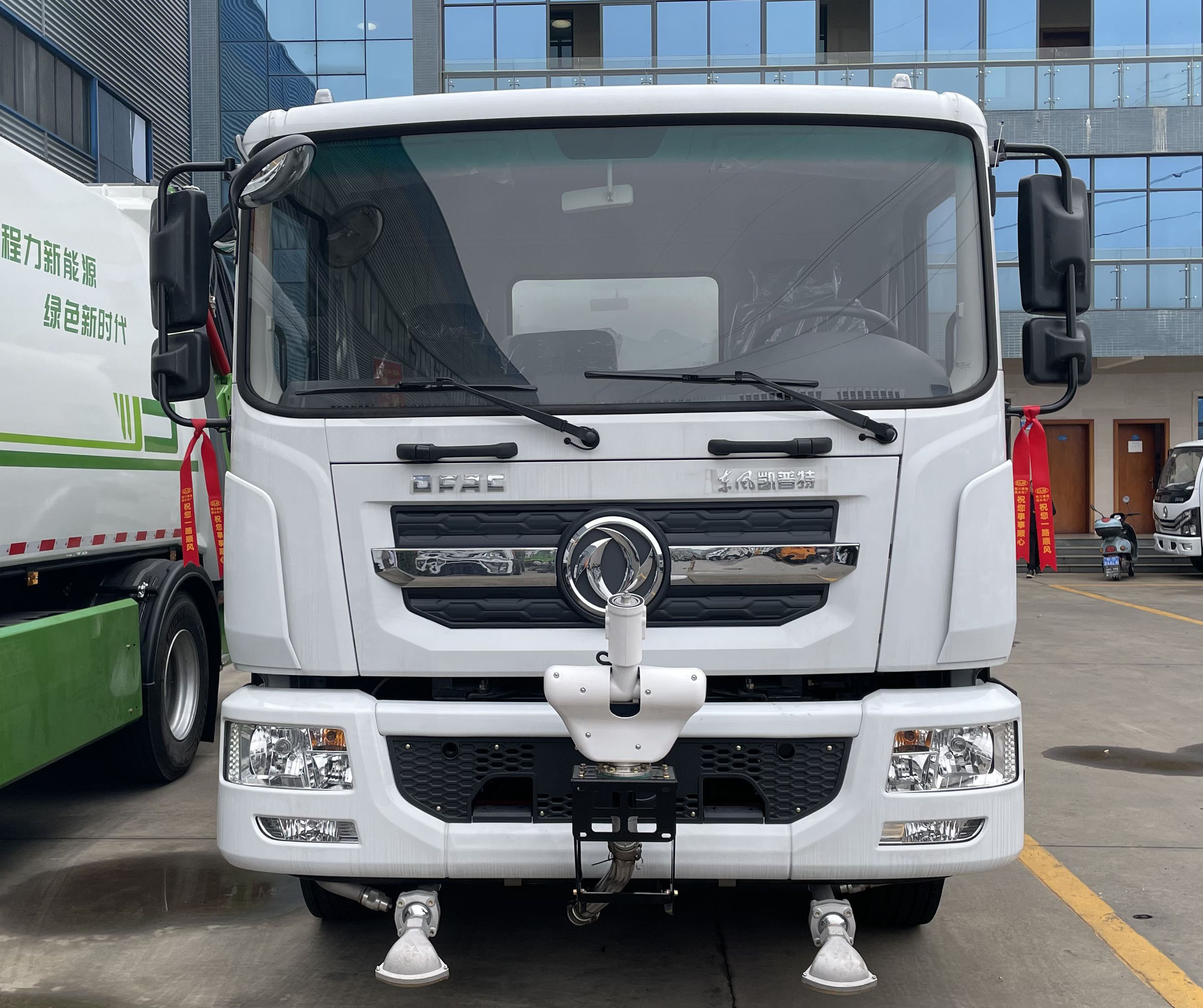 東風凱普特12方純電動綠化噴灑車圖片2