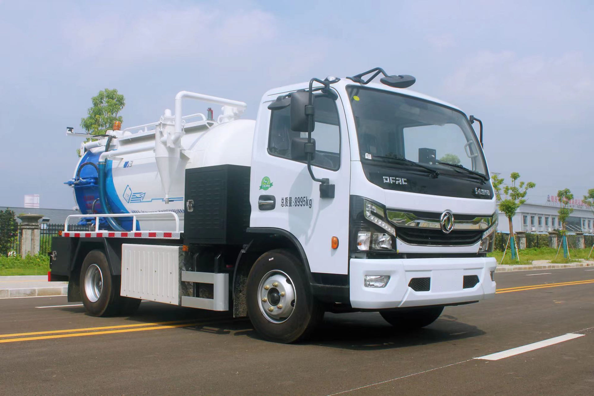 東風(fēng)凱普特純電動(dòng)吸污車