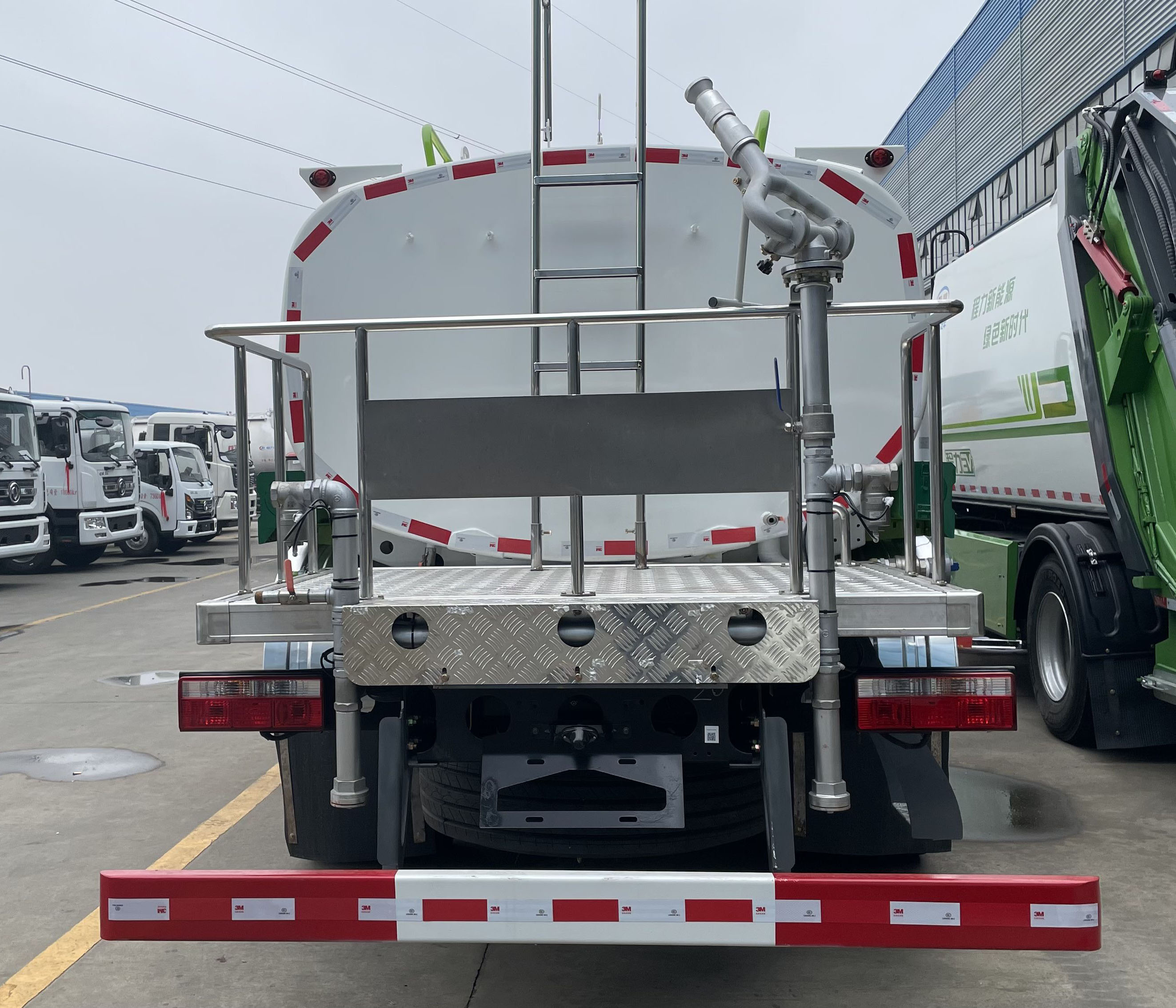東風凱普特12方純電動綠化噴灑車圖片5