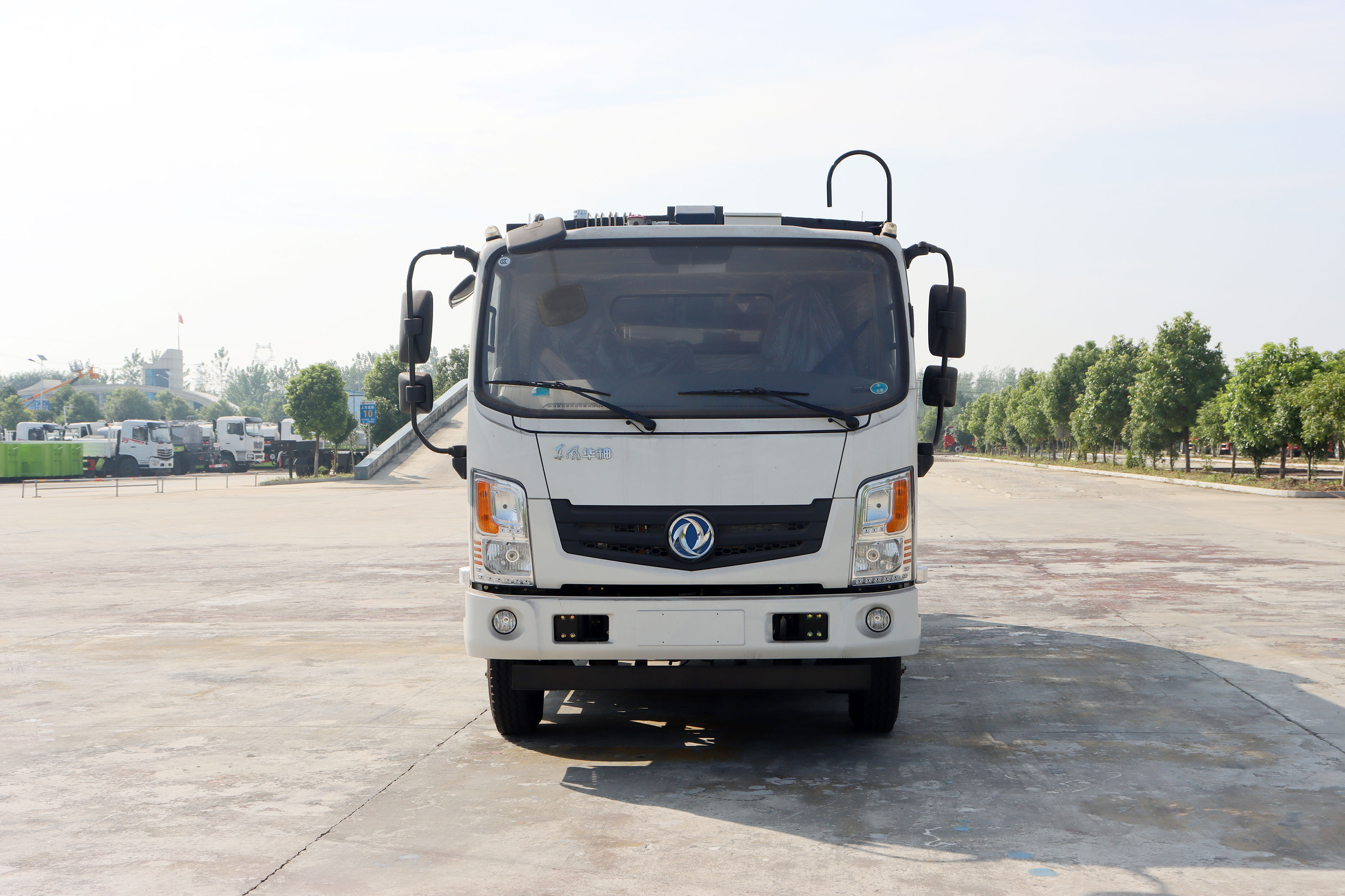 東風(fēng)華神6方純電動高端壓縮垃圾車圖片2