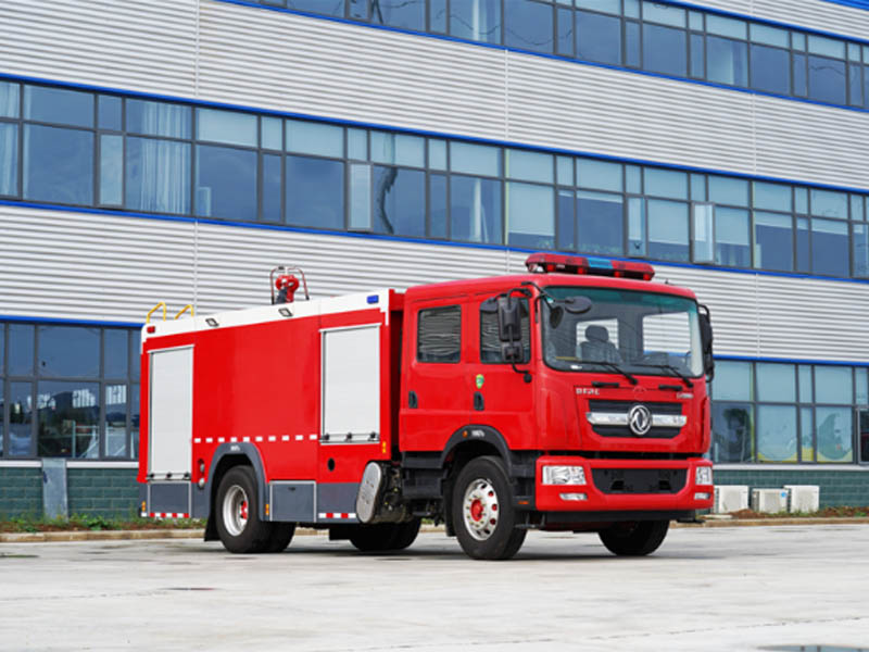 東風(fēng)多利卡D9泡沫消防車(chē)