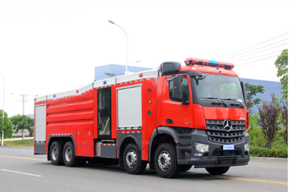 奔馳18噸泡沫消防車(chē)